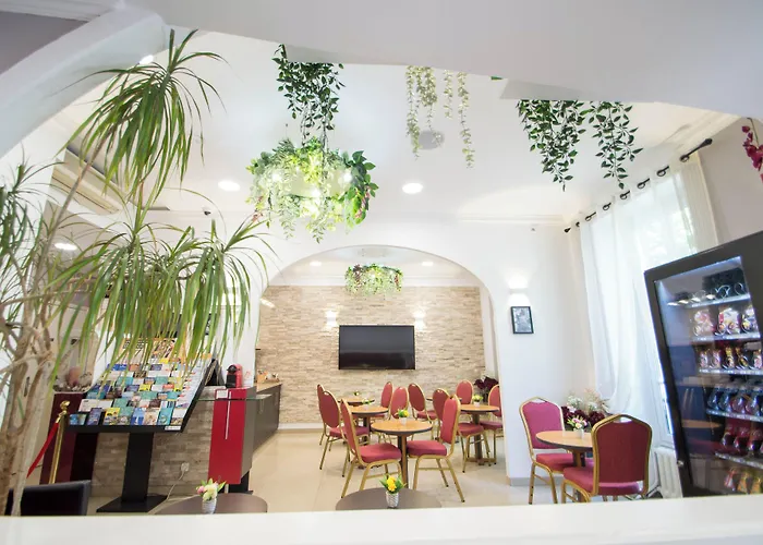 Parisien فندق 3*